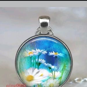 White sunflower chain pendant necklace